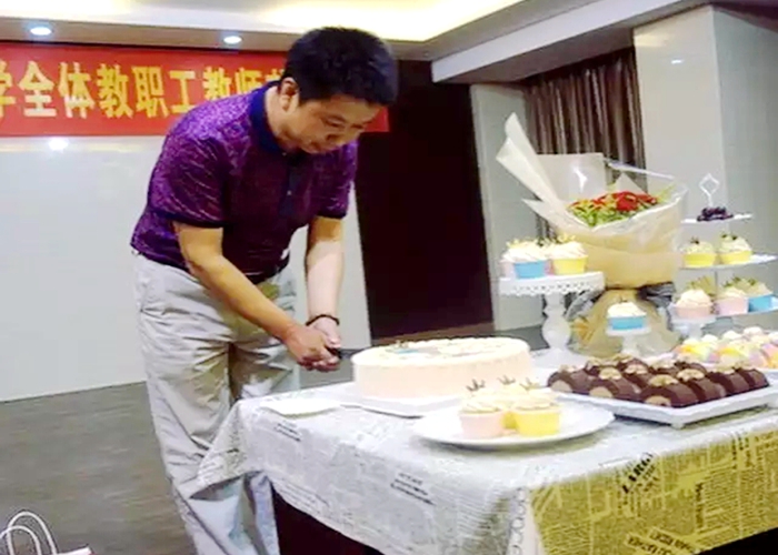 平凡人不平凡的幸?！浲庹Z小學(xué)教師節(jié)活動日