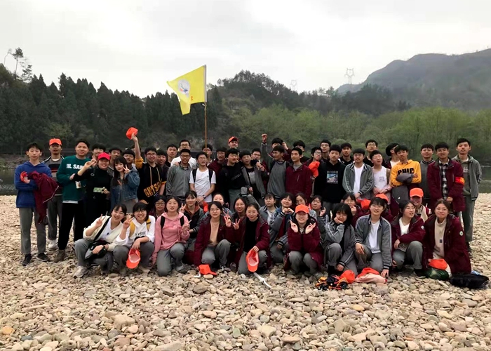 高二師生“親近自然、磨練意志”毅行活動風采