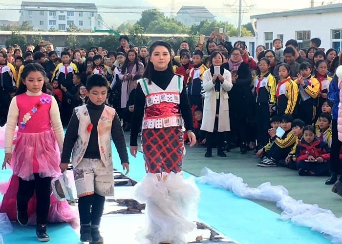小學部體藝節(jié)開幕 “親子環(huán)保時裝秀”活動推向高潮