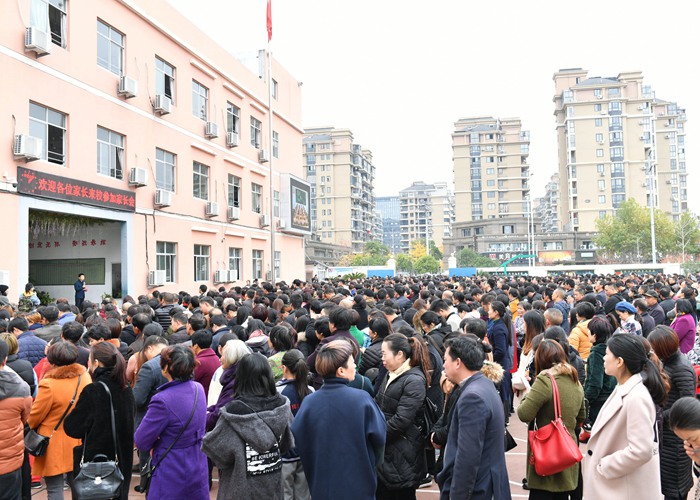 小學家長會用真誠架起溝通的橋梁