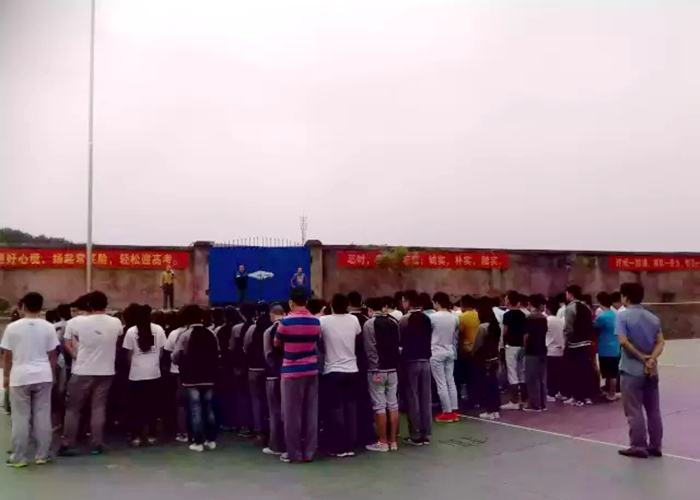 外語高三年級召開2015年高考考前動(dòng)員大會(huì)