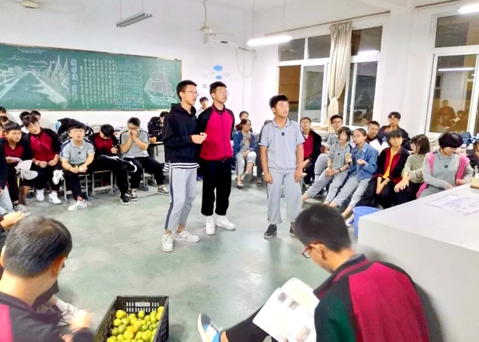 高中部開展“中秋月、師生情、暢理想”主題慶?；顒? border=