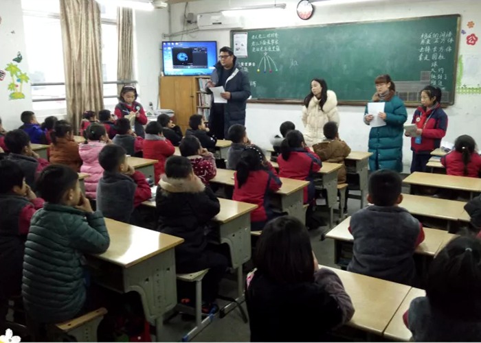 小學(xué)開(kāi)展眼保健操大比拼活動(dòng)