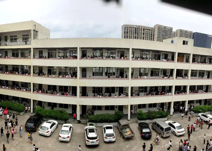 初一面試場景火爆，1500多人爭搶500個名額！