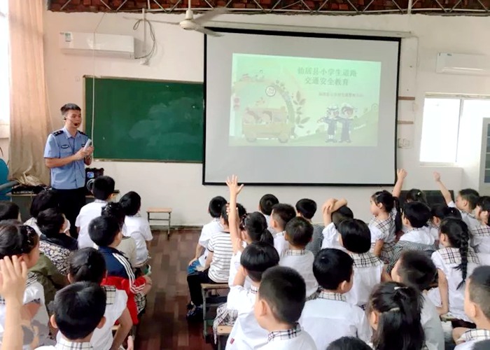 小學(xué)部開展“文明出行，從我做起”主題宣教活動