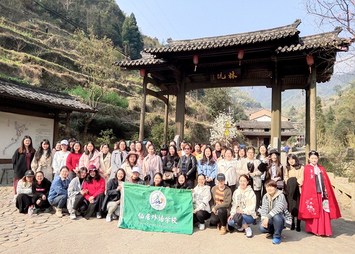各學(xué)部開展“三八”女神節(jié)慶?；顒? border=