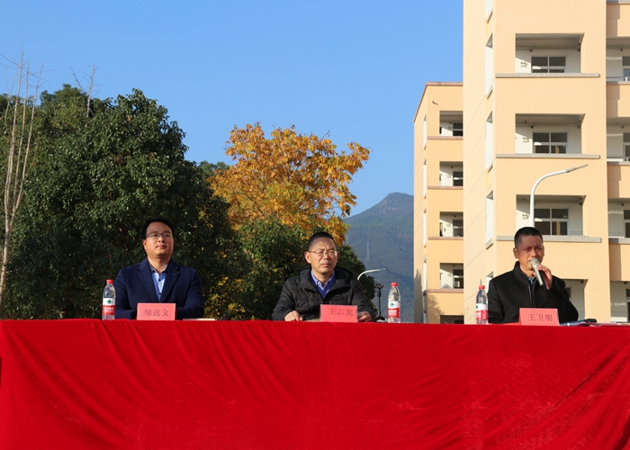 高中部舉行學習經(jīng)驗交流暨期中考試表彰會