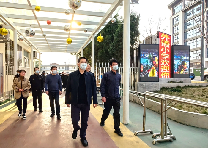 副縣長(zhǎng)黎紹齊一行蒞臨外語(yǔ)檢查指導(dǎo)食品安全工作