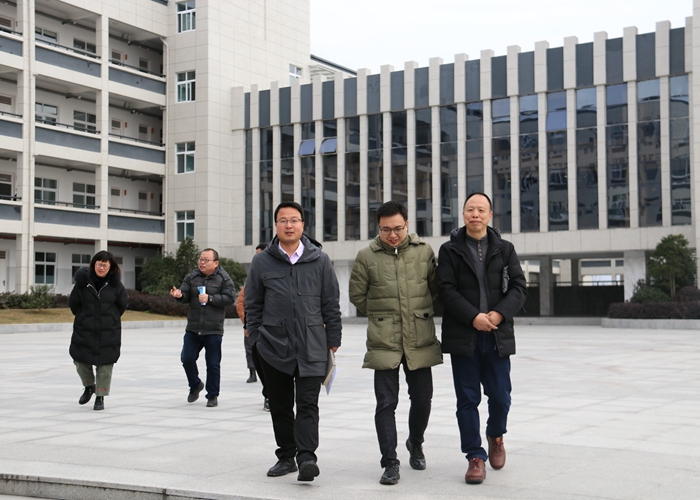 縣教育局領(lǐng)導(dǎo)來(lái)我校檢查指導(dǎo)開學(xué)工作